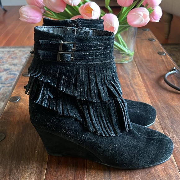 AEROSOLES Shoes - Aerosoles Black Suede Womens Ankle Wedges With Tassel Size 8